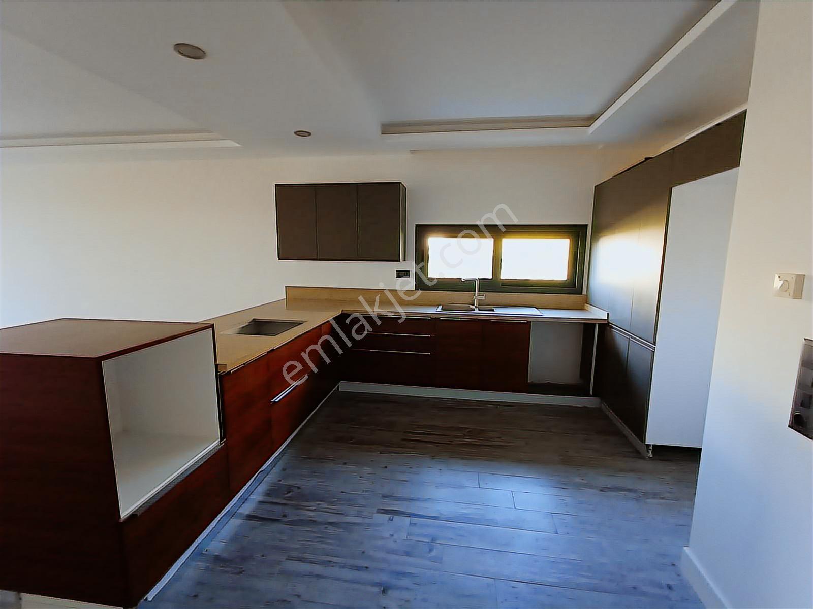 Kuşadası'nda Güvenlikli Havuzlu Sitede Bahçe Katı Daire - Görsel 12