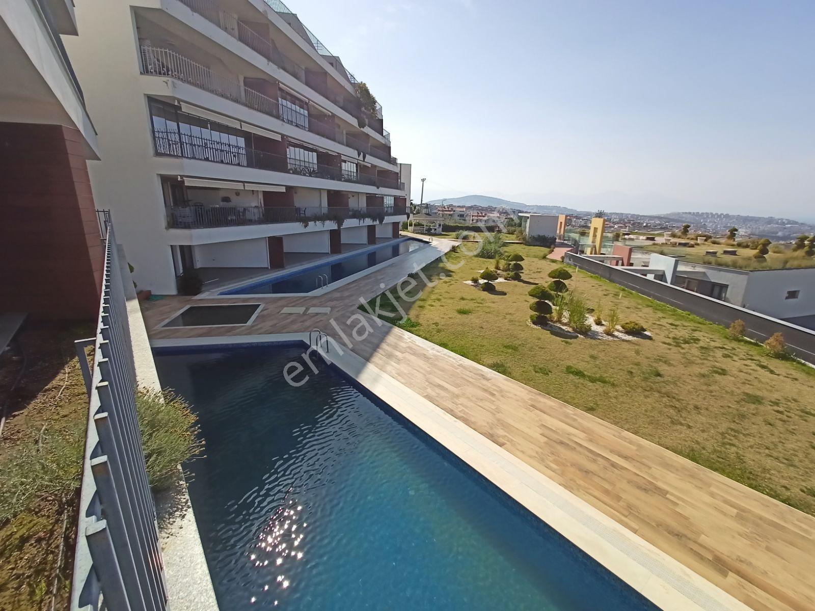 Kuşadası'nda Güvenlikli Havuzlu Sitede Bahçe Katı Daire - Görsel 25