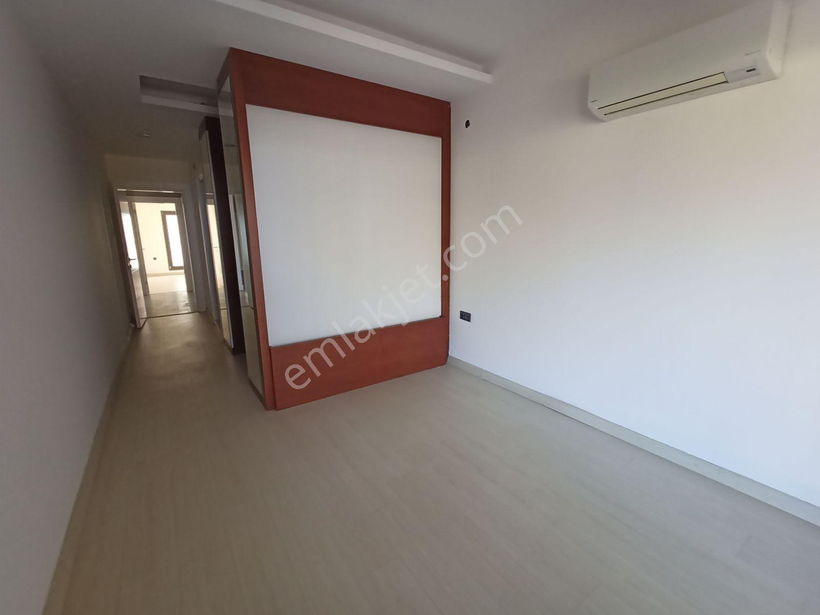 Kuşadası'nda Güvenlikli Havuzlu Sitede Bahçe Katı Daire - Görsel 17