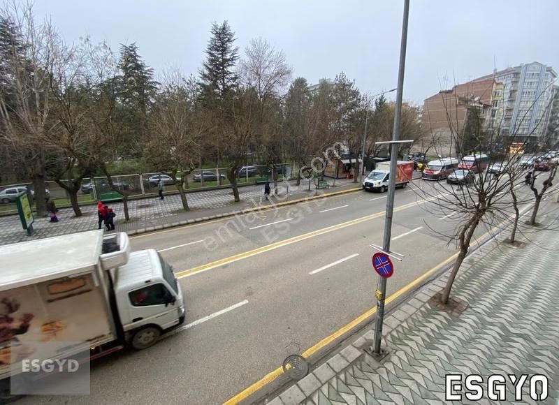 Esgyo'dan Atatürk Cad Üzeri Hava Hast Karşısı Teraslı 2+1 Daire - Görsel 20