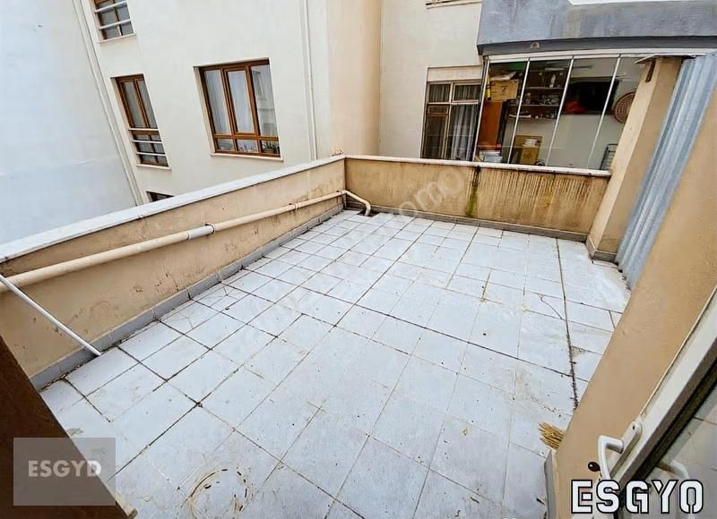 Esgyo'dan Atatürk Cad Üzeri Hava Hast Karşısı Teraslı 2+1 Daire - Görsel 7