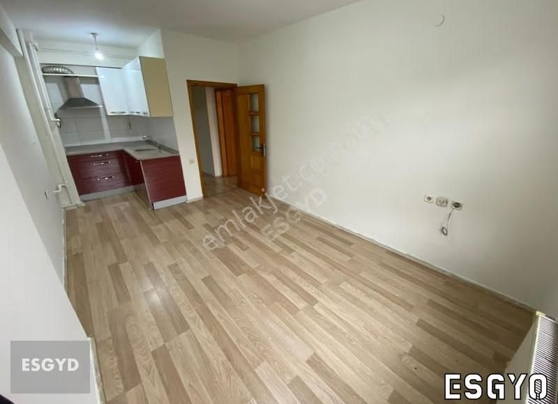 Esgyo'dan Atatürk Cad Üzeri Hava Hast Karşısı Teraslı 2+1 Daire - Görsel 5