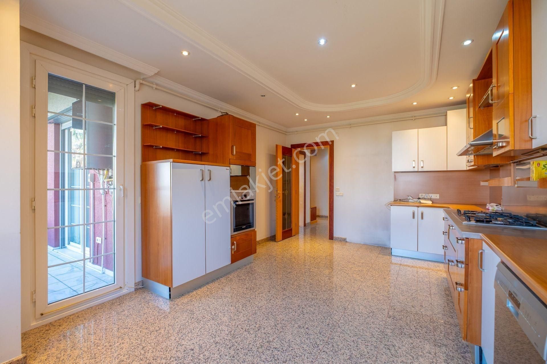 Adakale Bölgesinde Marmaray Yakın 230m² 4+1 Kiralık Daire - Görsel 7