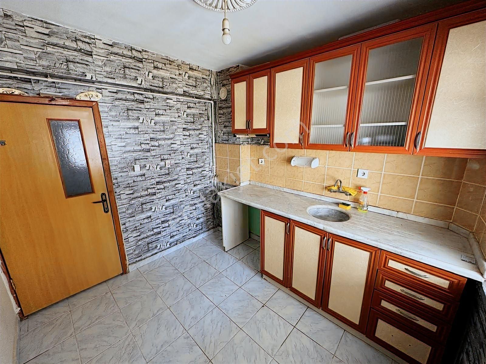 Bağcı Caddesinde Bağımsız Yapılı 2+1 Geniş Oturum Kat Konumunda - Görsel 7