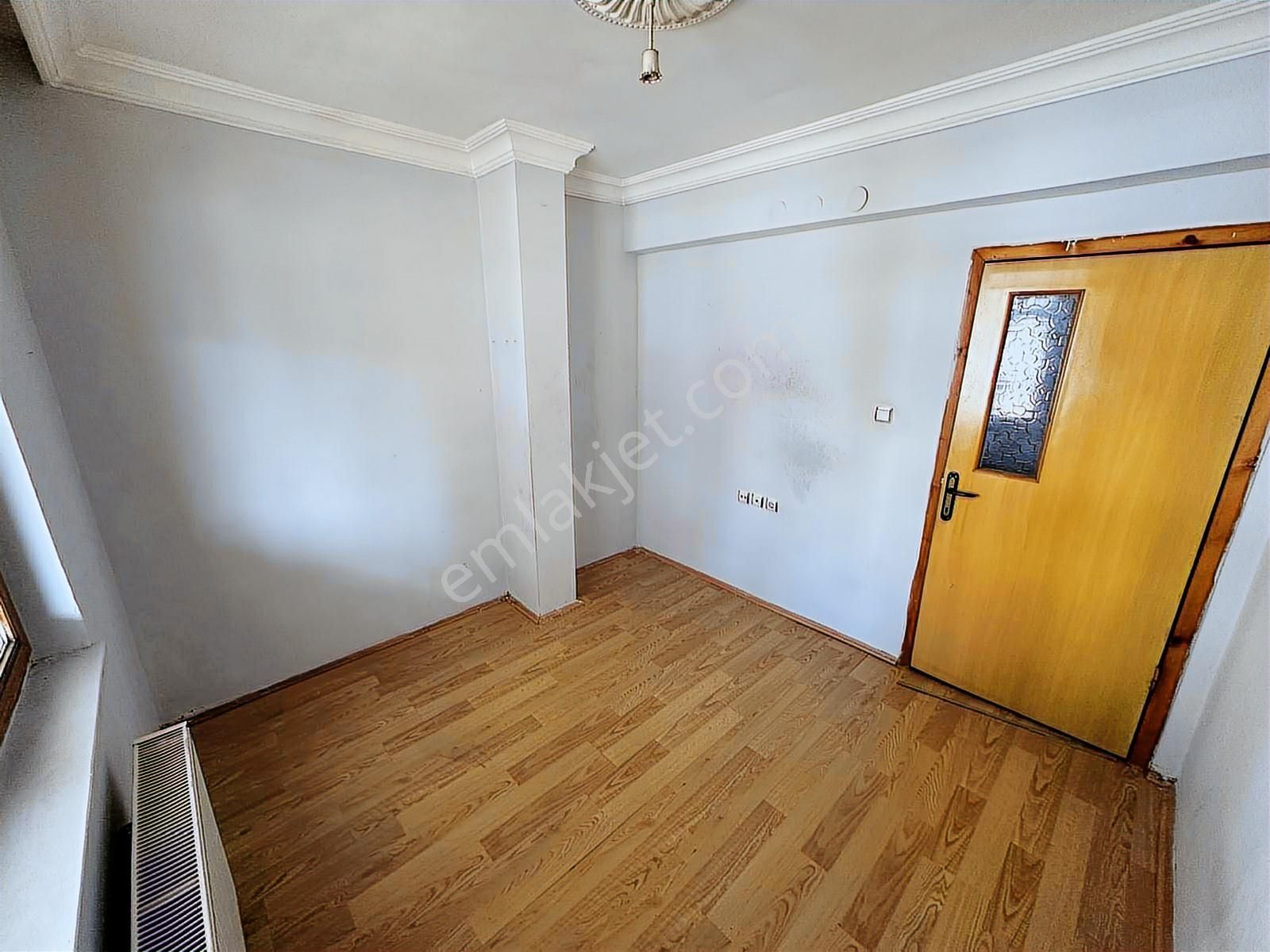 Bağcı Caddesinde Bağımsız Yapılı 2+1 Geniş Oturum Kat Konumunda - Görsel 4