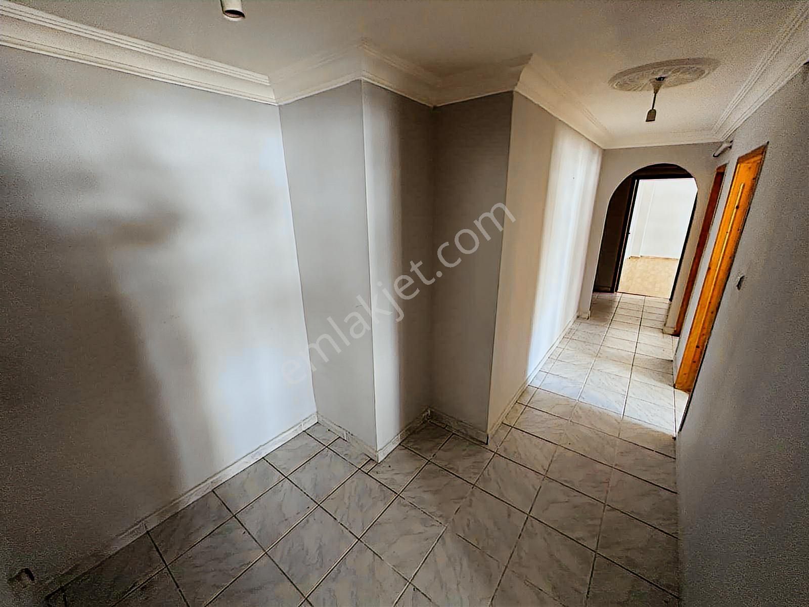 Bağcı Caddesinde Bağımsız Yapılı 2+1 Geniş Oturum Kat Konumunda - Görsel 12