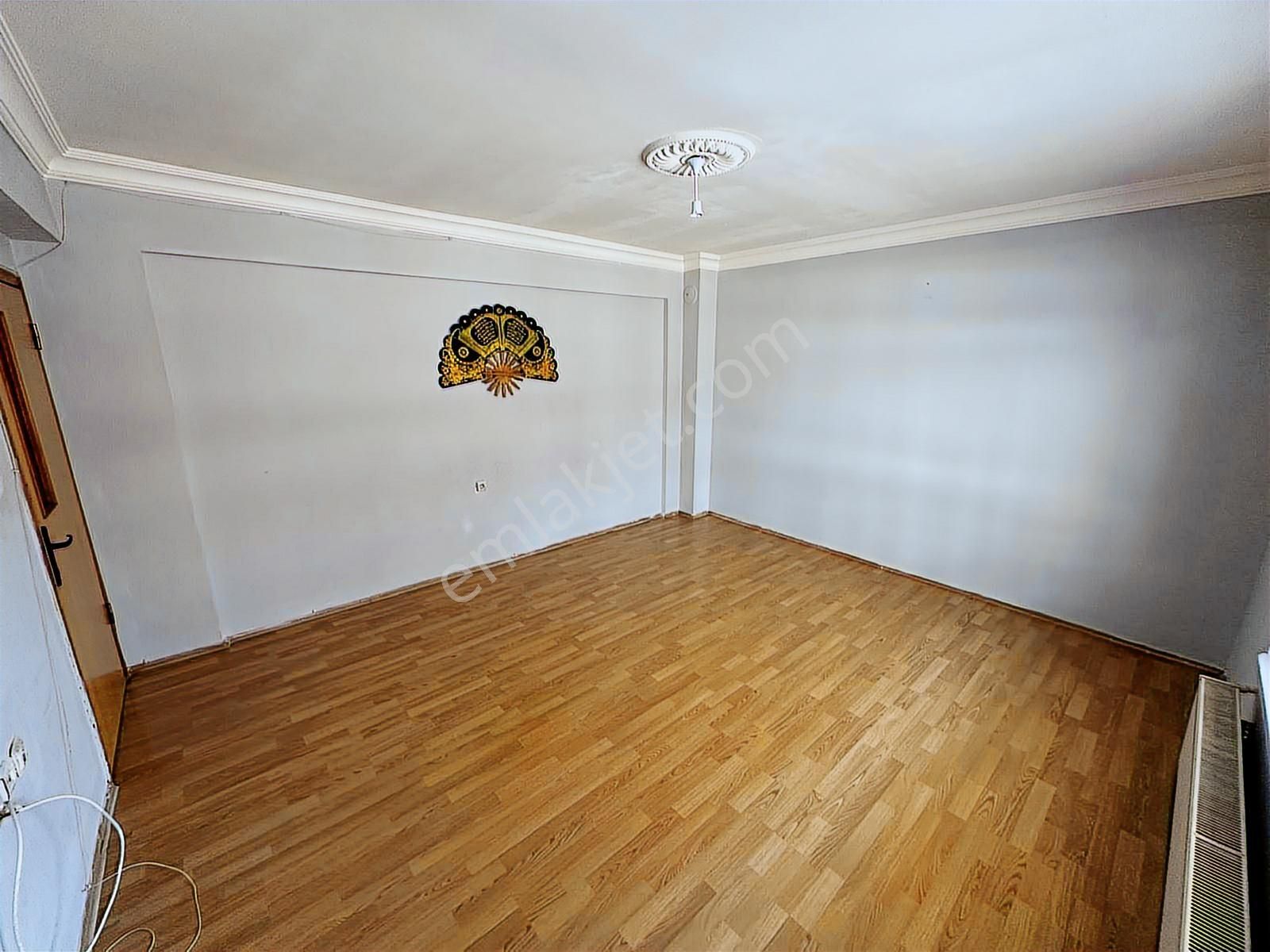 Bağcı Caddesinde Bağımsız Yapılı 2+1 Geniş Oturum Kat Konumunda