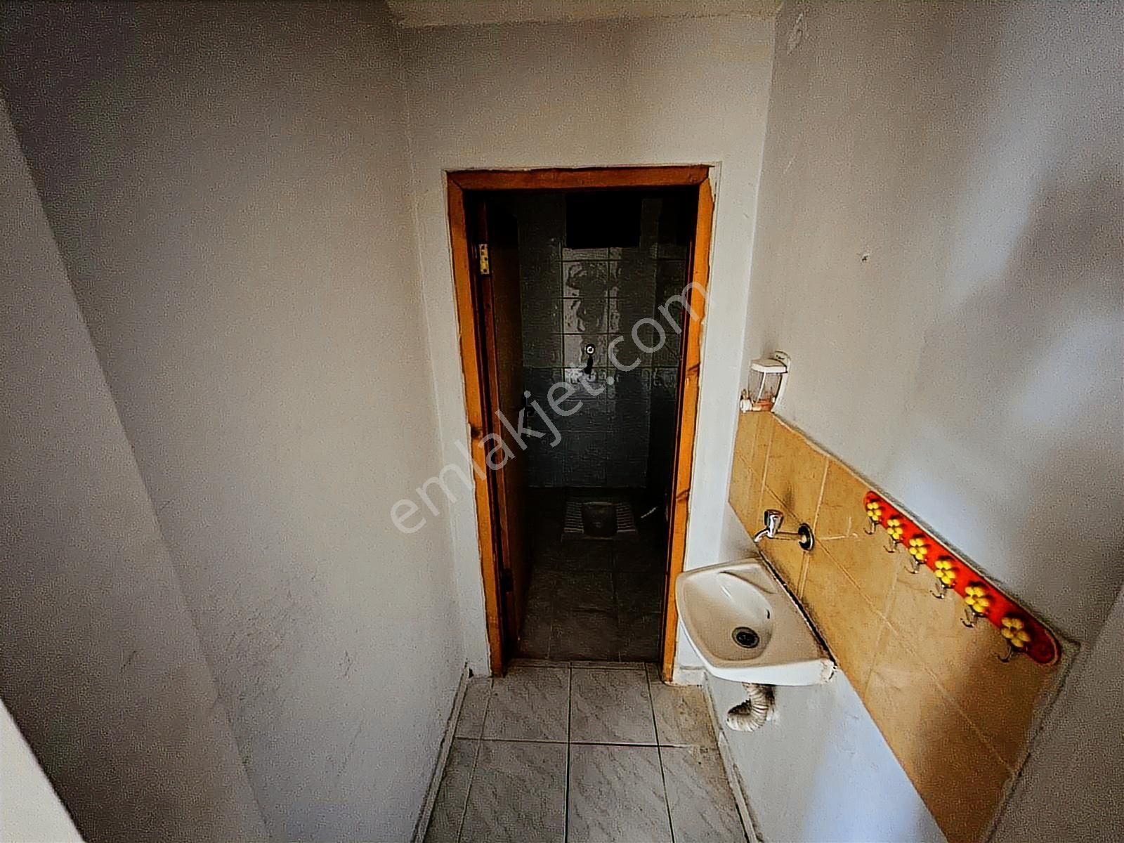 Bağcı Caddesinde Bağımsız Yapılı 2+1 Geniş Oturum Kat Konumunda - Görsel 14