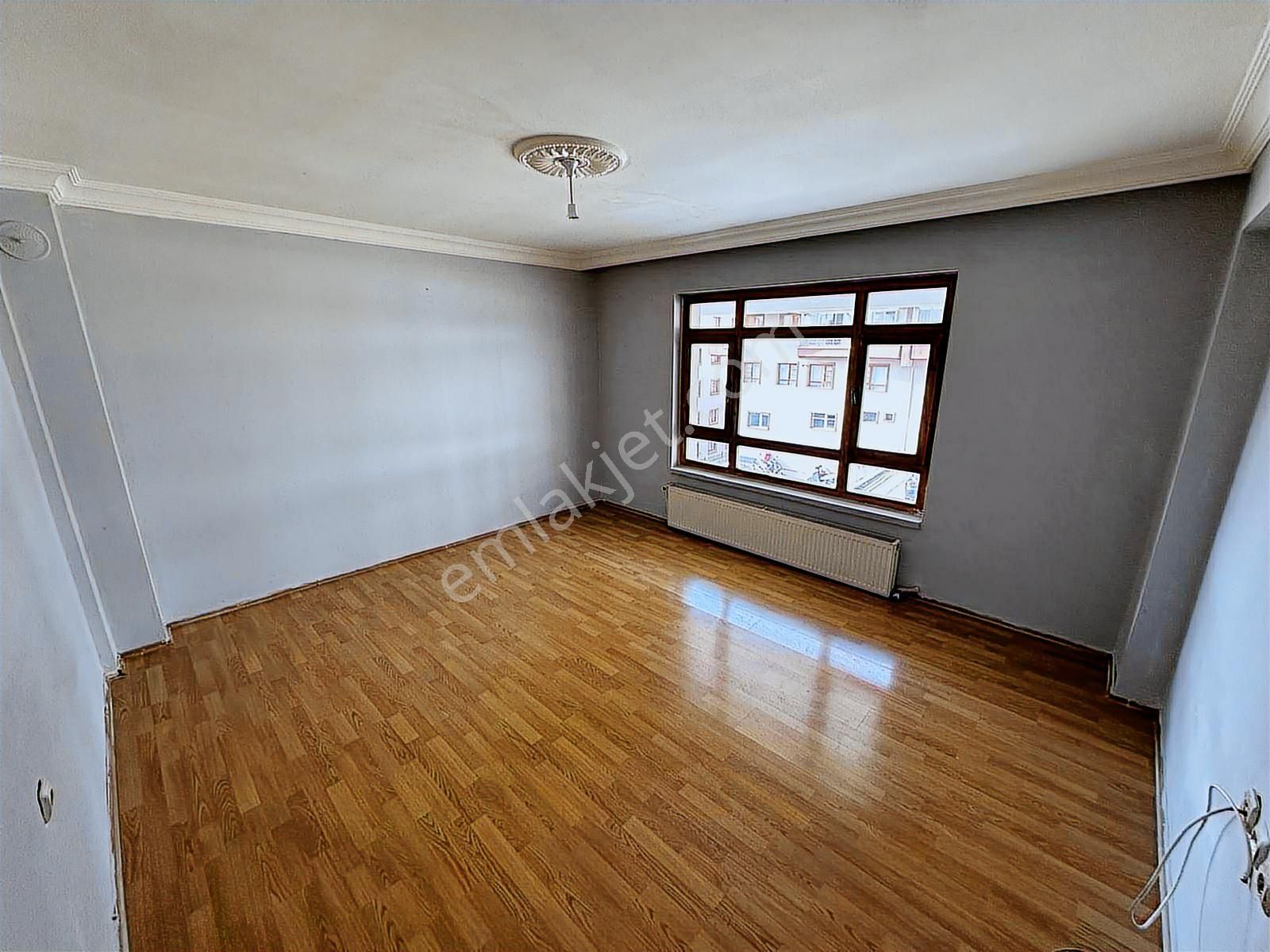 Bağcı Caddesinde Bağımsız Yapılı 2+1 Geniş Oturum Kat Konumunda - Görsel 2