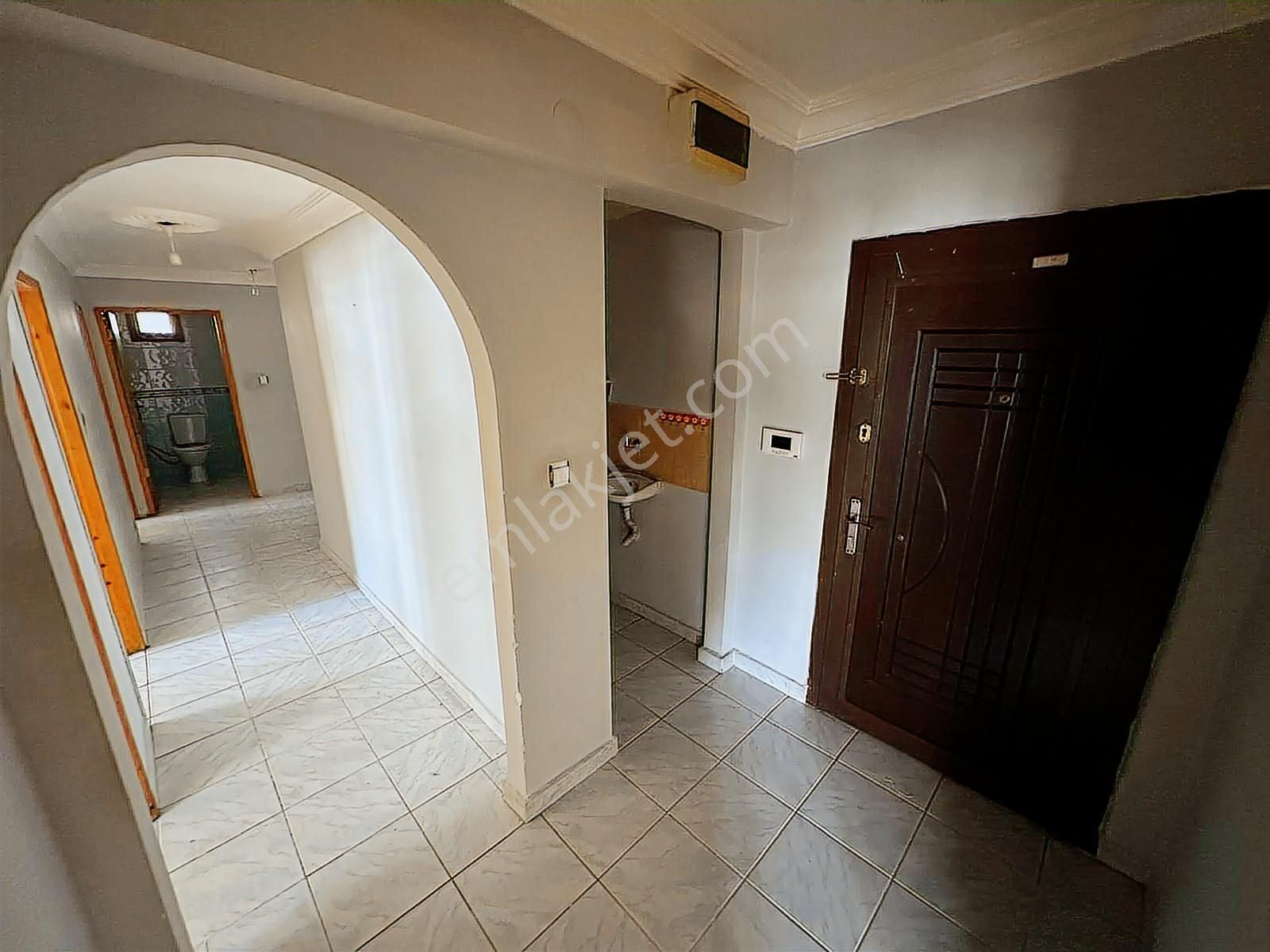 Bağcı Caddesinde Bağımsız Yapılı 2+1 Geniş Oturum Kat Konumunda - Görsel 18