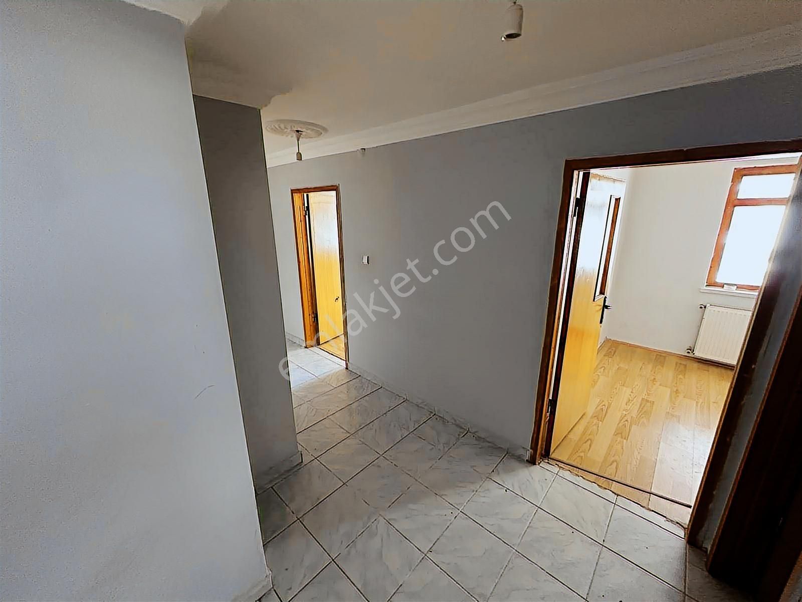 Bağcı Caddesinde Bağımsız Yapılı 2+1 Geniş Oturum Kat Konumunda - Görsel 9