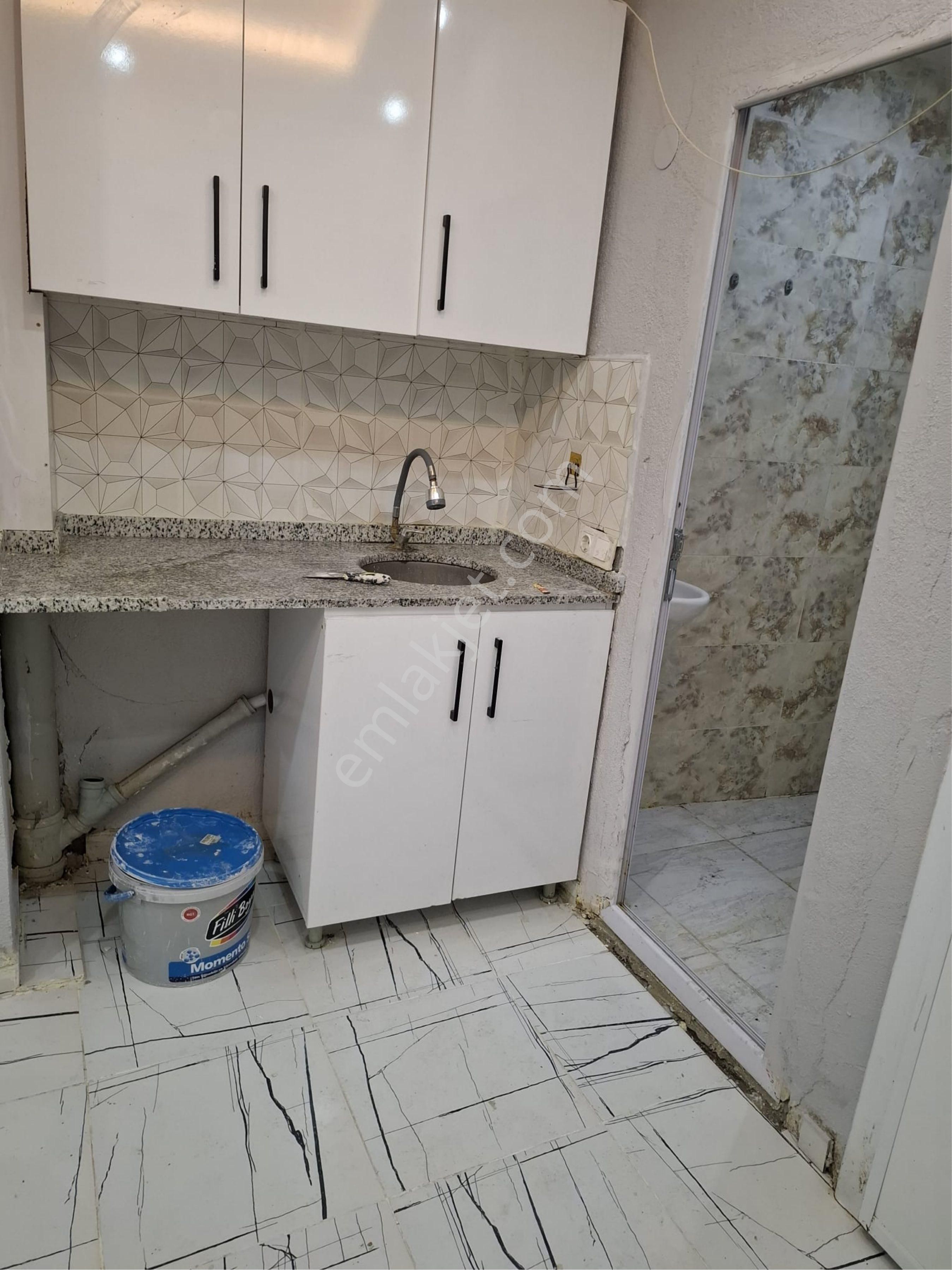 Emir Emlak’dan 1+0 Malofa Yakın Boş Daire