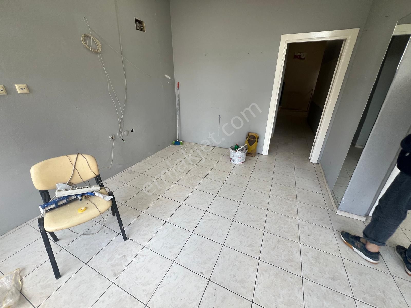 Parisadan İşlek Yol Üzeri Kiralık Dükkan &işyeri - Görsel 5