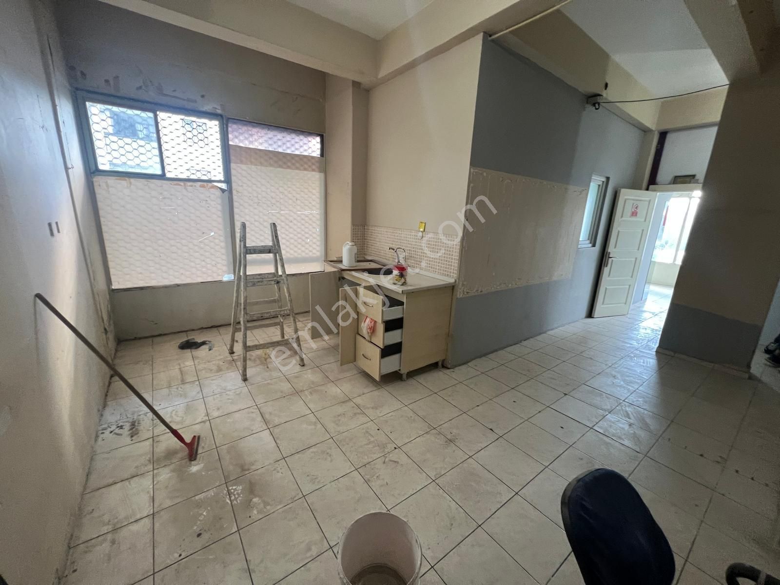 Parisadan İşlek Yol Üzeri Kiralık Dükkan &işyeri - Görsel 2