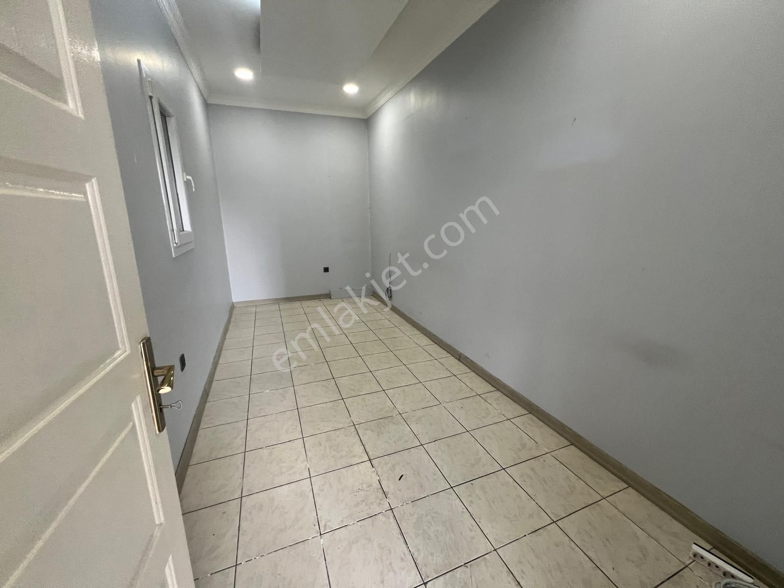 Parisadan İşlek Yol Üzeri Kiralık Dükkan &işyeri