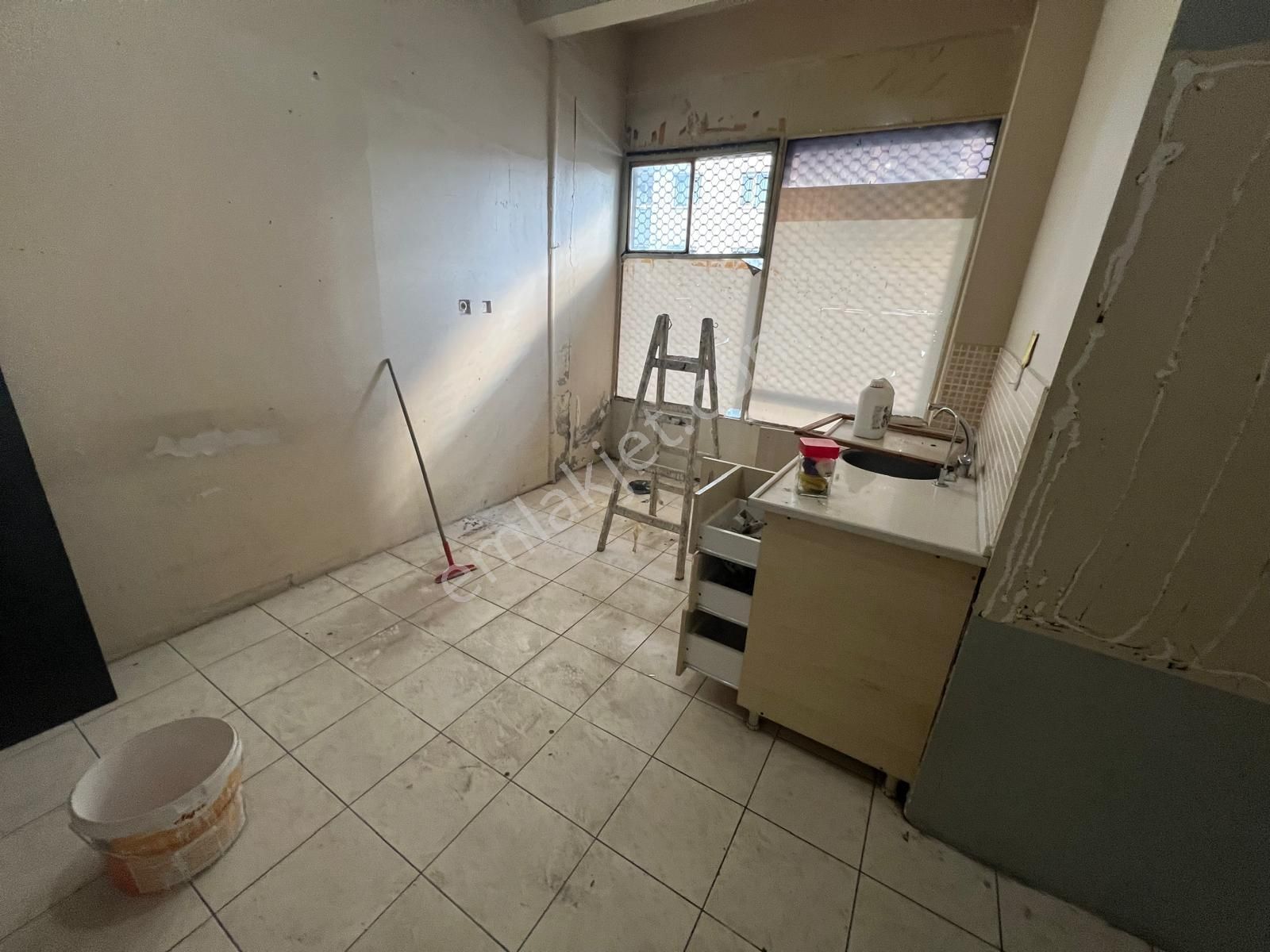 Parisadan İşlek Yol Üzeri Kiralık Dükkan &işyeri - Görsel 3