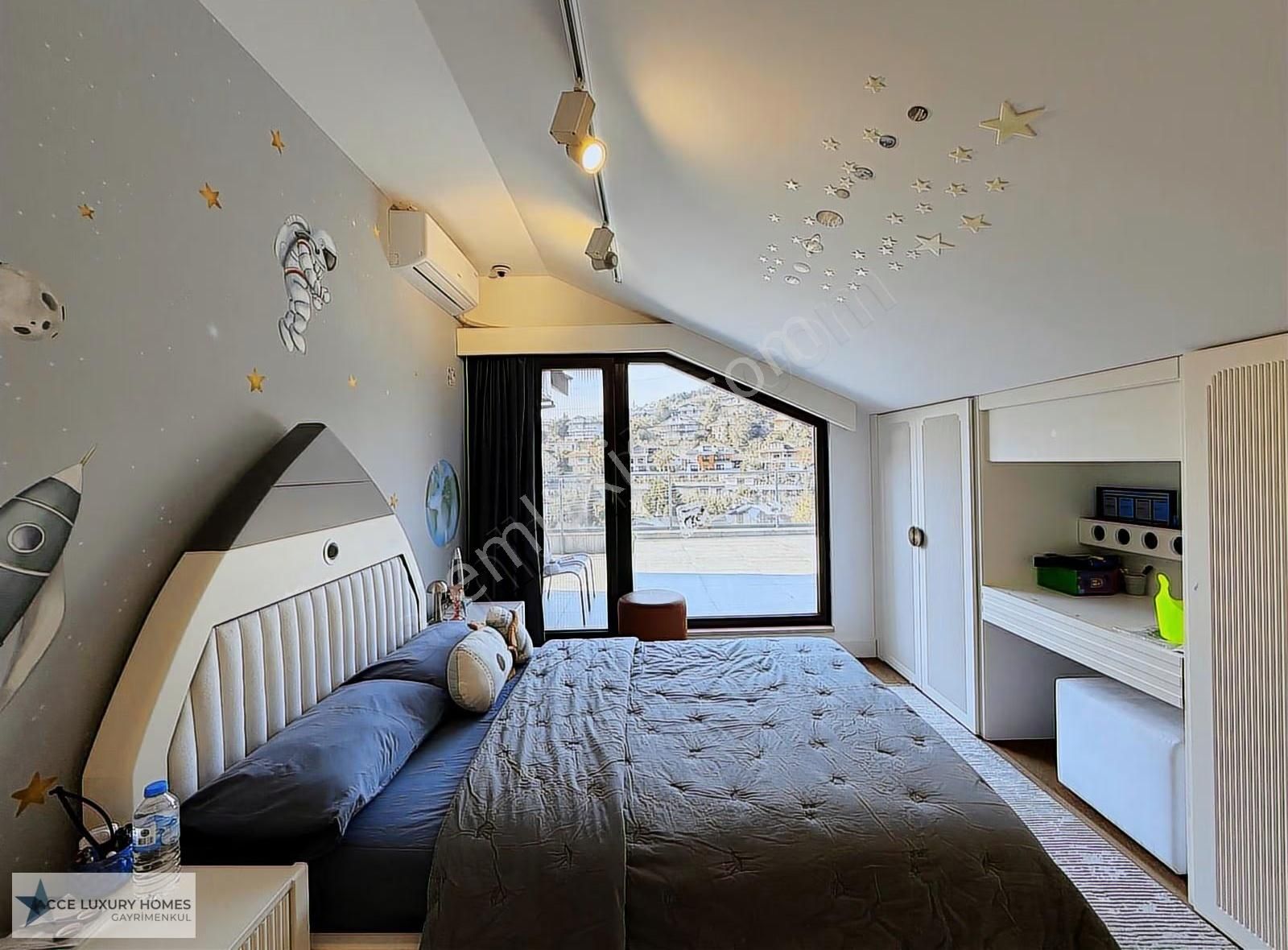 Acarkent'te Düz Girişli Ve Büyük Bahçeli Modern Satılık Villa - Görsel 13