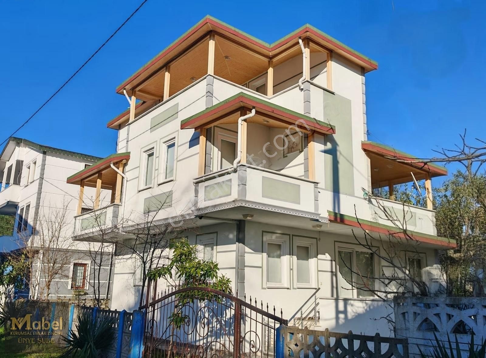 Mabel'den Akçayda Denize Sıfır 5+1 Triplex Villa Fırsatı