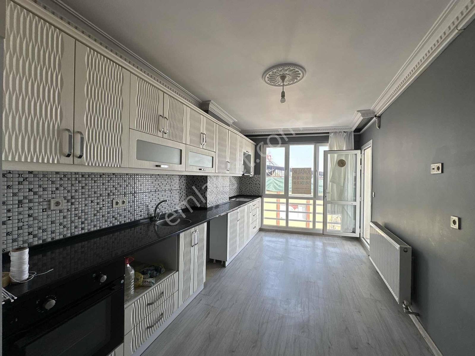 Öz-er Gayrimenkul'den Barışmanço Caddesinde 3+1 Kiralık Daire - Görsel 10