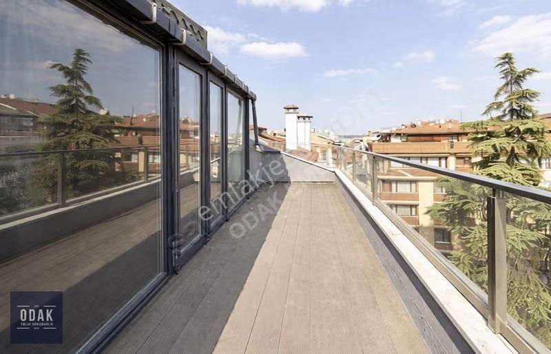 Odak'tan Yaverbey Sokak'ta Genç Binada Teraslı Dubleks
