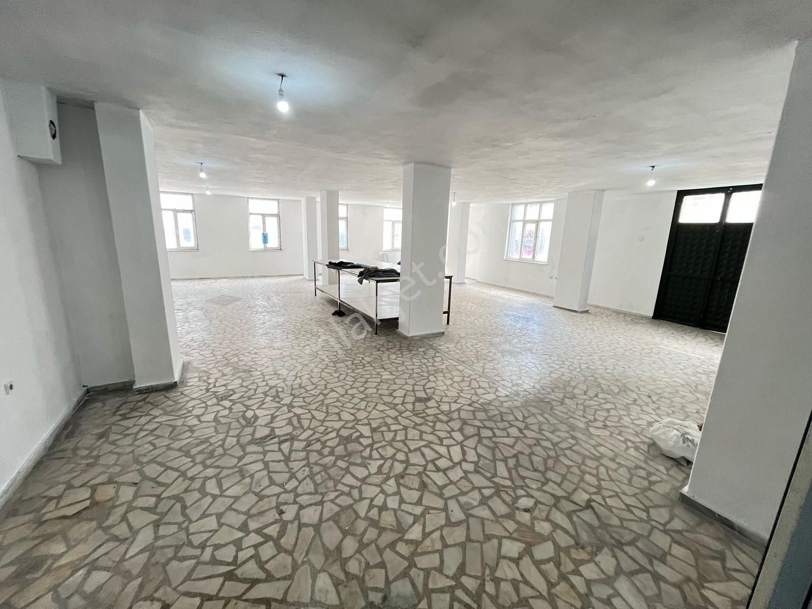 Aydın İnş. 1.cebeci Cad. Cephe 200m2 1.kat Asansörlü Dükkan