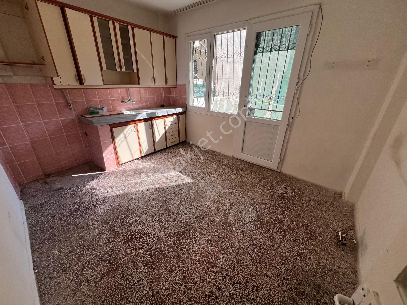 Buca Parisa'dan Kadındoğum Hastanesi Yakını Yüksek Giriş 2+1 Kiralık Daire - Görsel 3