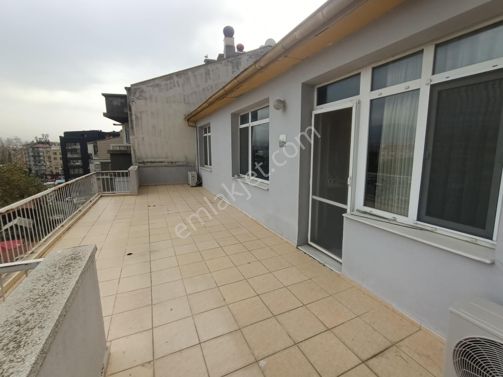 Karşıyaka Sevgi Yoluna Cephe Büyük Teraslı 3+1 Fırsat Daire E-44 - Görsel 3