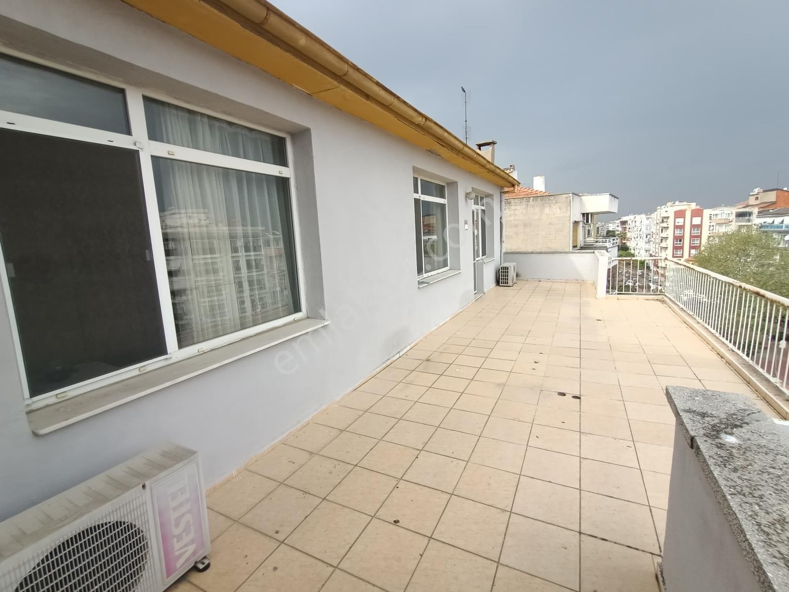 Karşıyaka Sevgi Yoluna Cephe Büyük Teraslı 3+1 Fırsat Daire E-44 - Görsel 11