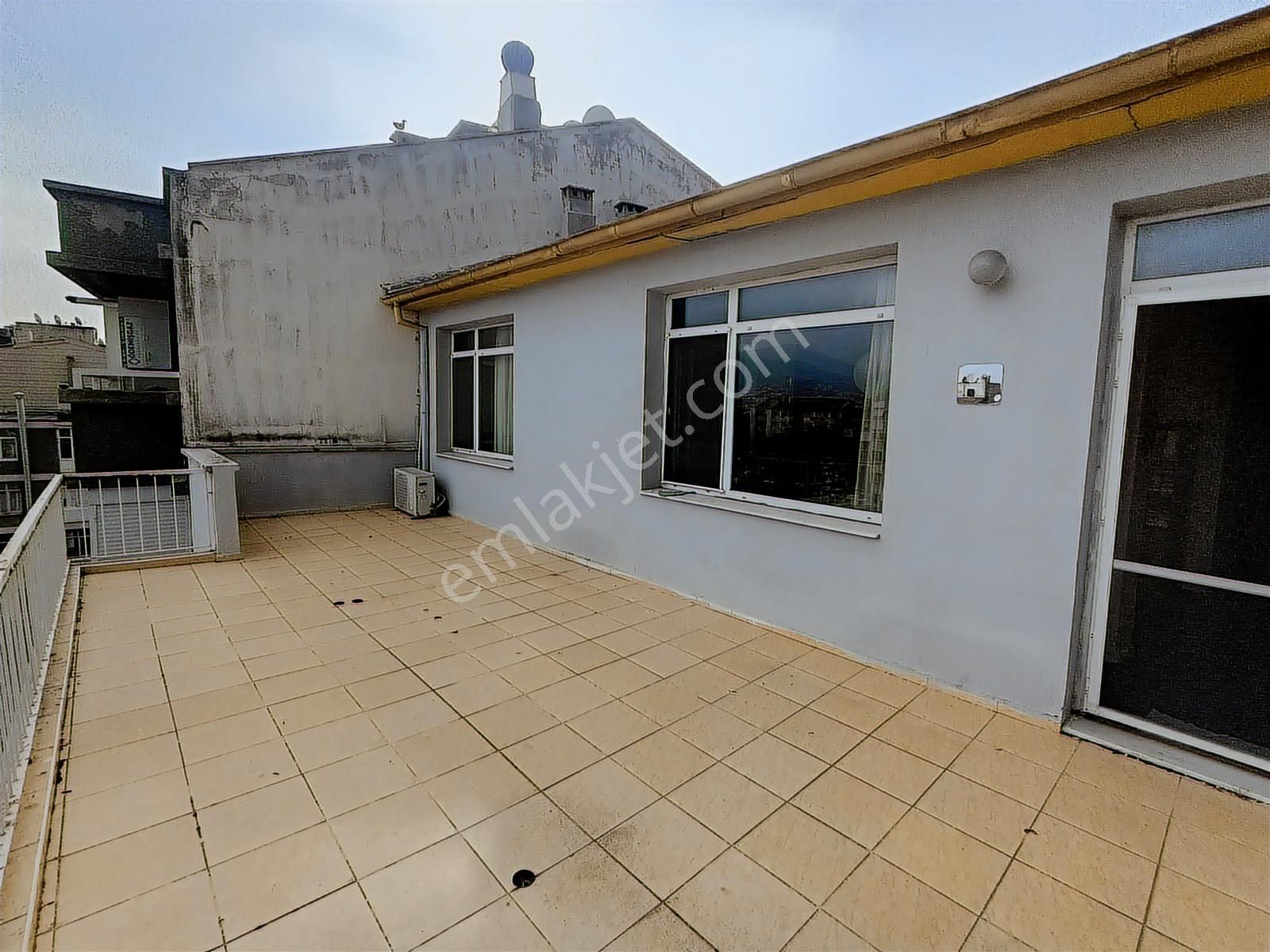 Karşıyaka Sevgi Yoluna Cephe Büyük Teraslı 3+1 Fırsat Daire E-44 - Görsel 22