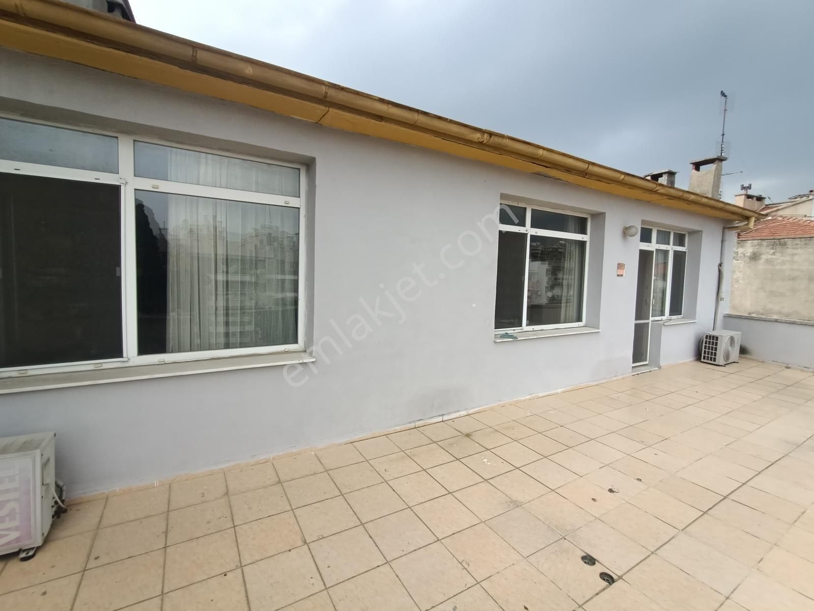 Karşıyaka Sevgi Yoluna Cephe Büyük Teraslı 3+1 Fırsat Daire E-44 - Görsel 12