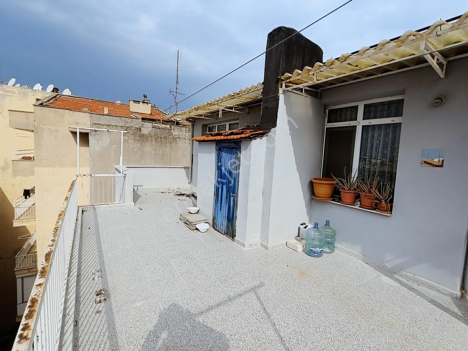 Karşıyaka Sevgi Yoluna Cephe Büyük Teraslı 3+1 Fırsat Daire E-44 - Görsel 17