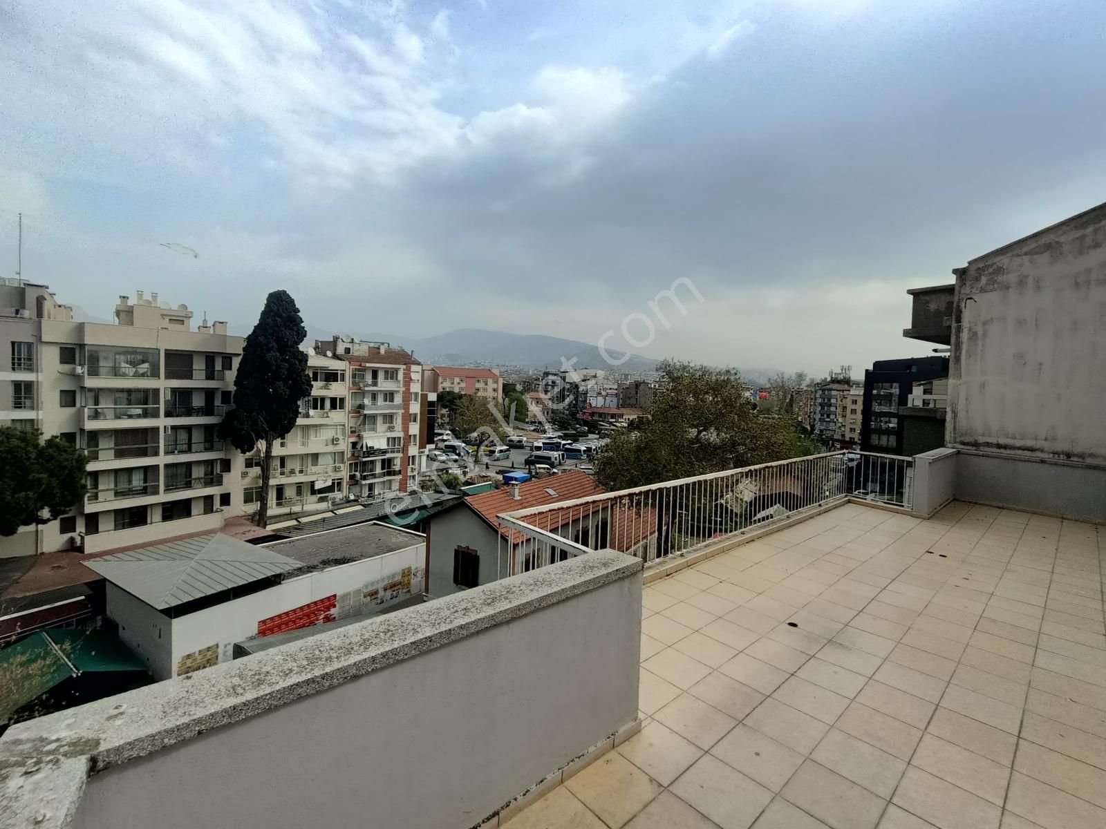 Karşıyaka Sevgi Yoluna Cephe Büyük Teraslı 3+1 Fırsat Daire E-44 - Görsel 5