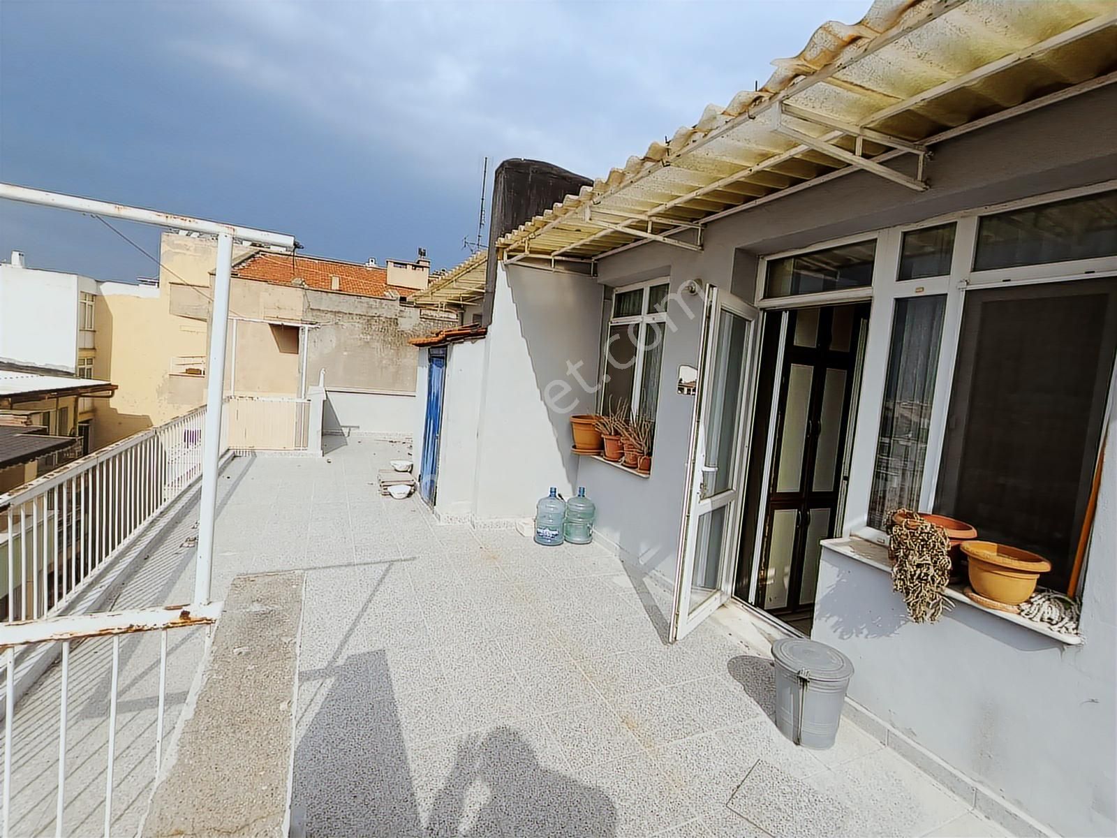 Karşıyaka Sevgi Yoluna Cephe Büyük Teraslı 3+1 Fırsat Daire E-44 - Görsel 6