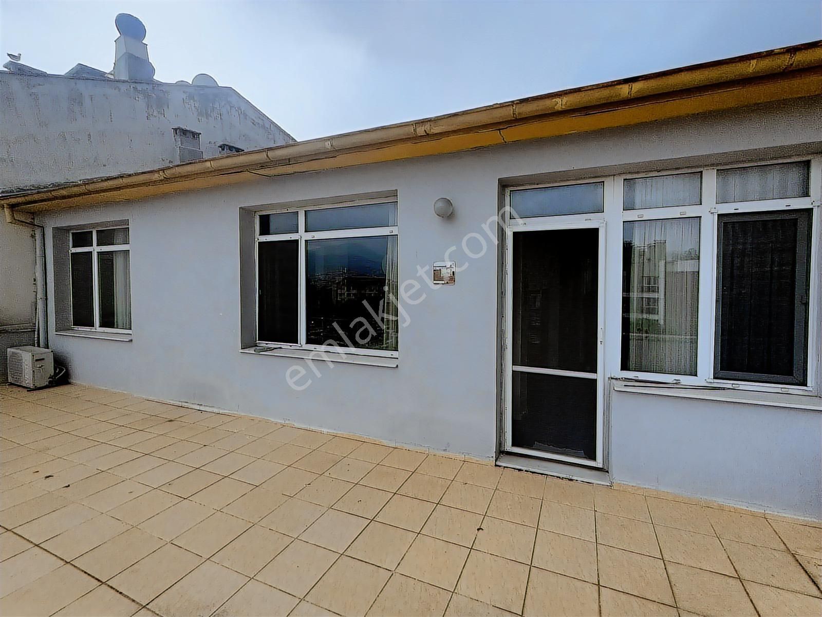 Karşıyaka Sevgi Yoluna Cephe Büyük Teraslı 3+1 Fırsat Daire E-44 - Görsel 31