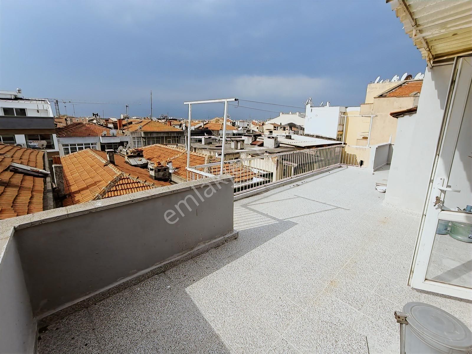 Karşıyaka Sevgi Yoluna Cephe Büyük Teraslı 3+1 Fırsat Daire E-44 - Görsel 29