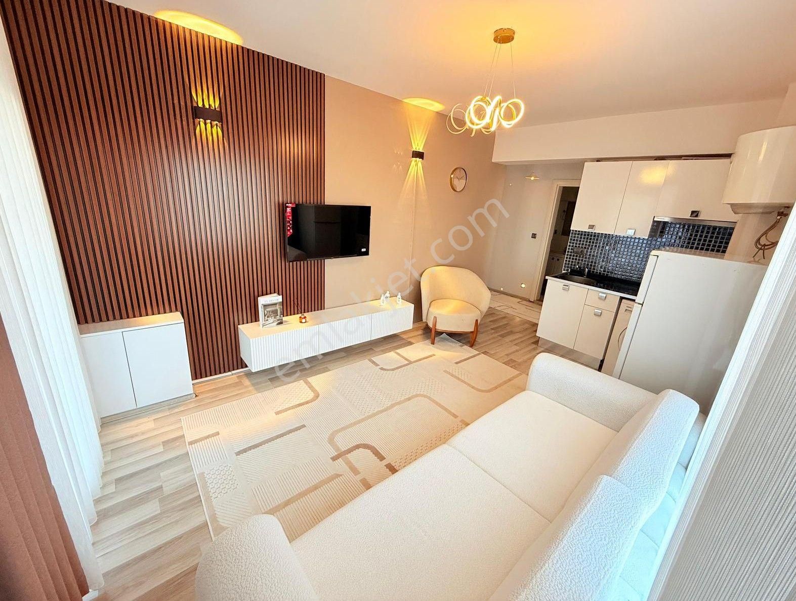 Zeytinköy Mahallesinde Denizli Manzaralı Havuzlu Yönetimli Balkonlu Arakat 1+1 Kiralık Apart