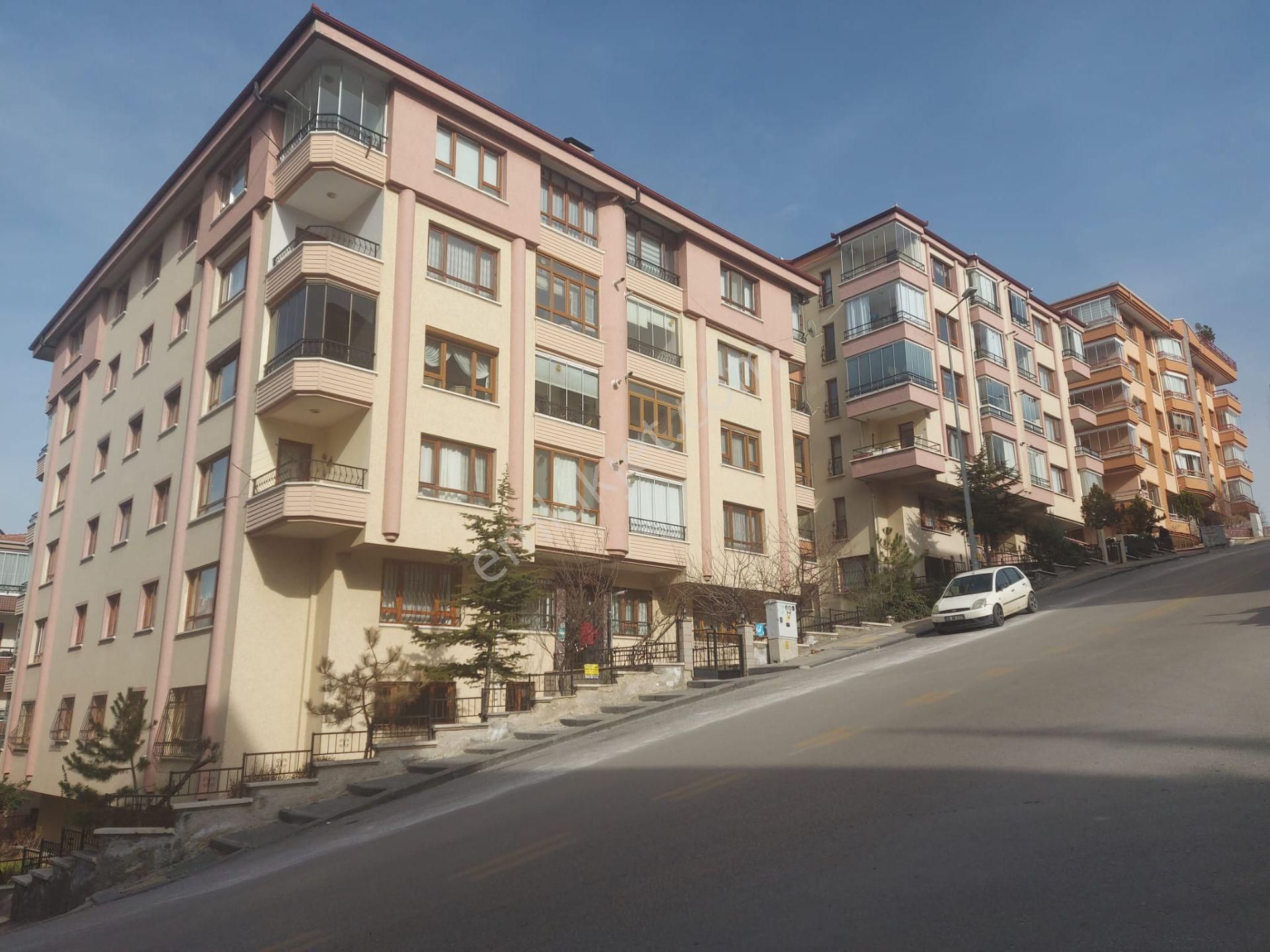 Asyapıdan 3+1+kiler 140m2 Aileye-bekara Öveçlerde Lüx Kombili