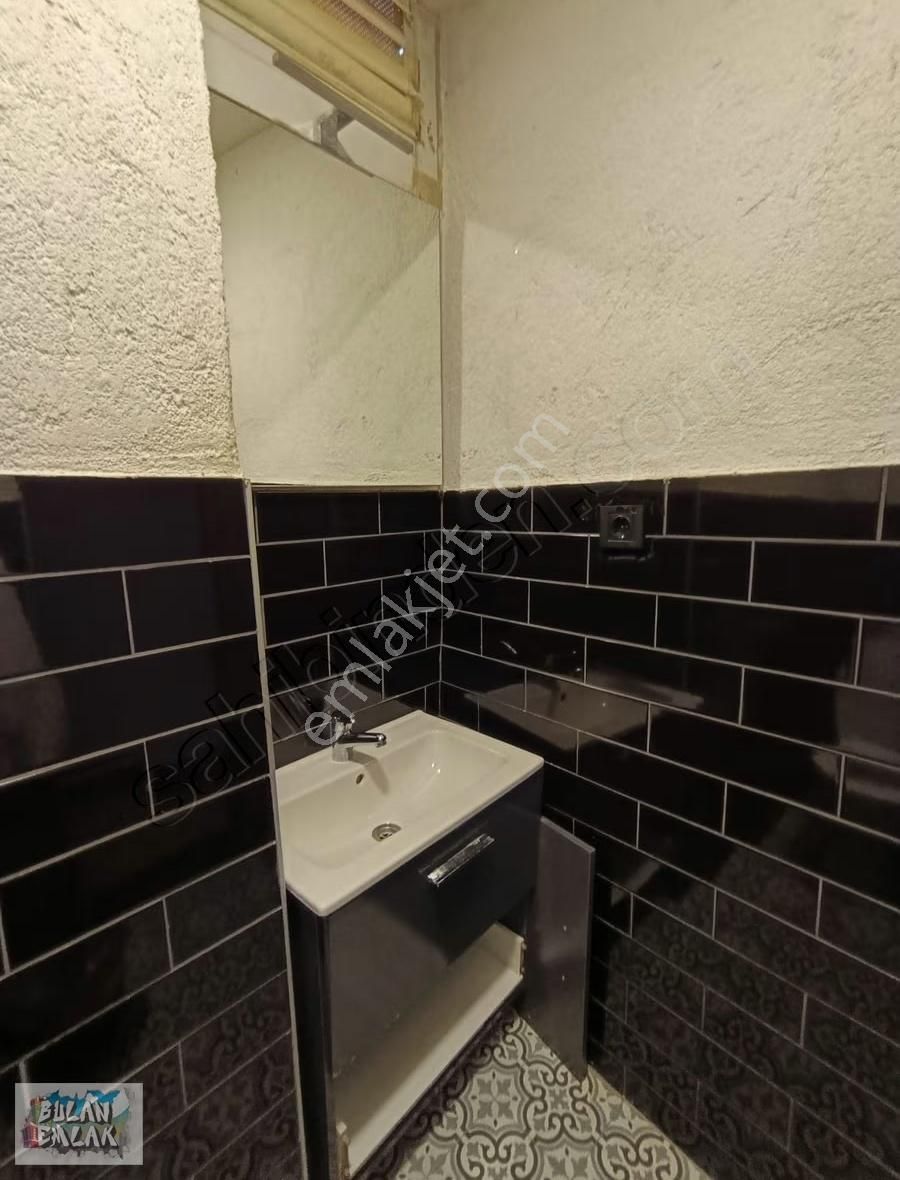 Bulan'dan Ortaköy Caddeye Yakın 2 Katlı Binada Full Eşyalı 1+1 - Görsel 20