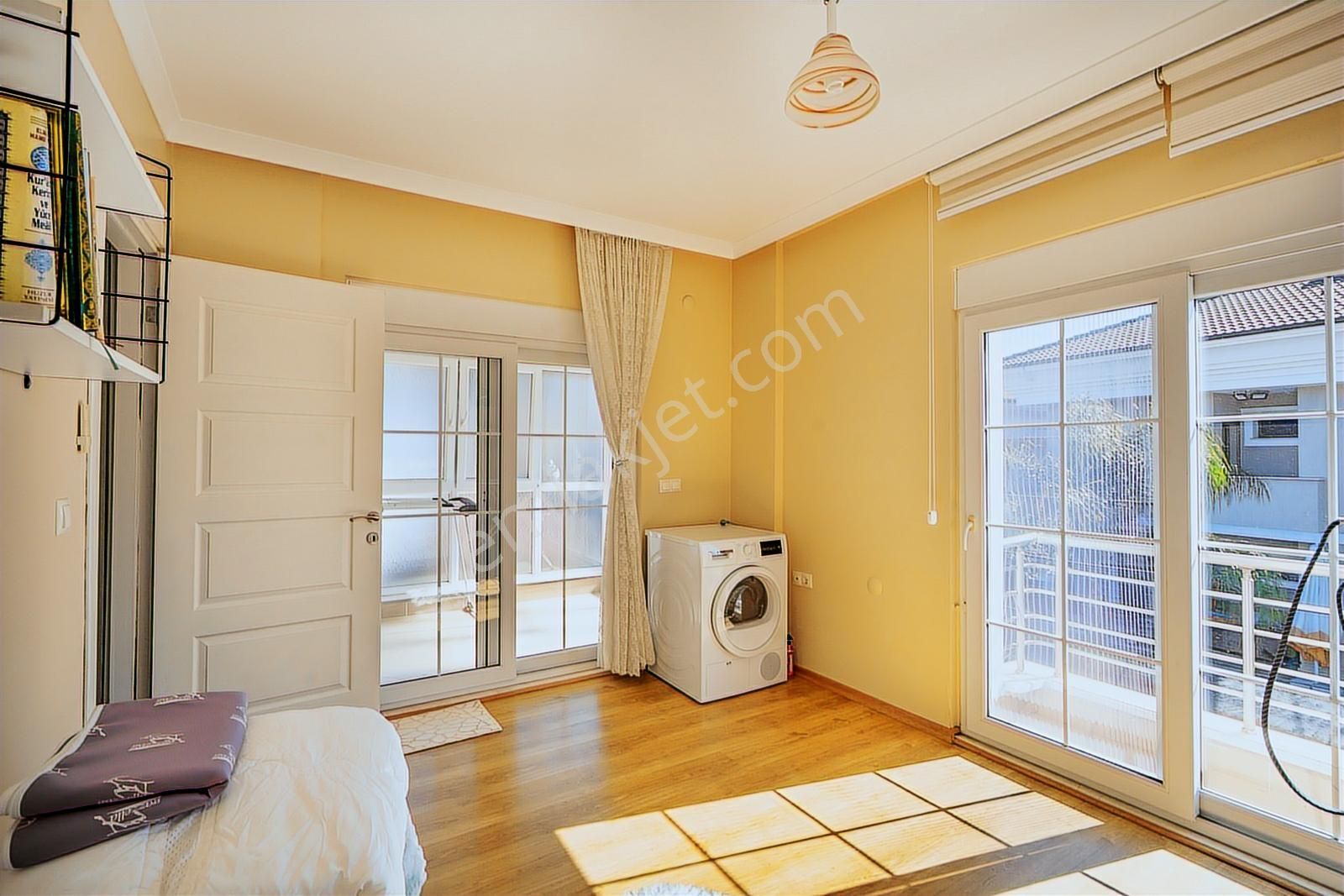 Cb Marina'dan Marmaris Merkezde Havuzlu 3+1 Villa Butik Sitede - Görsel 23