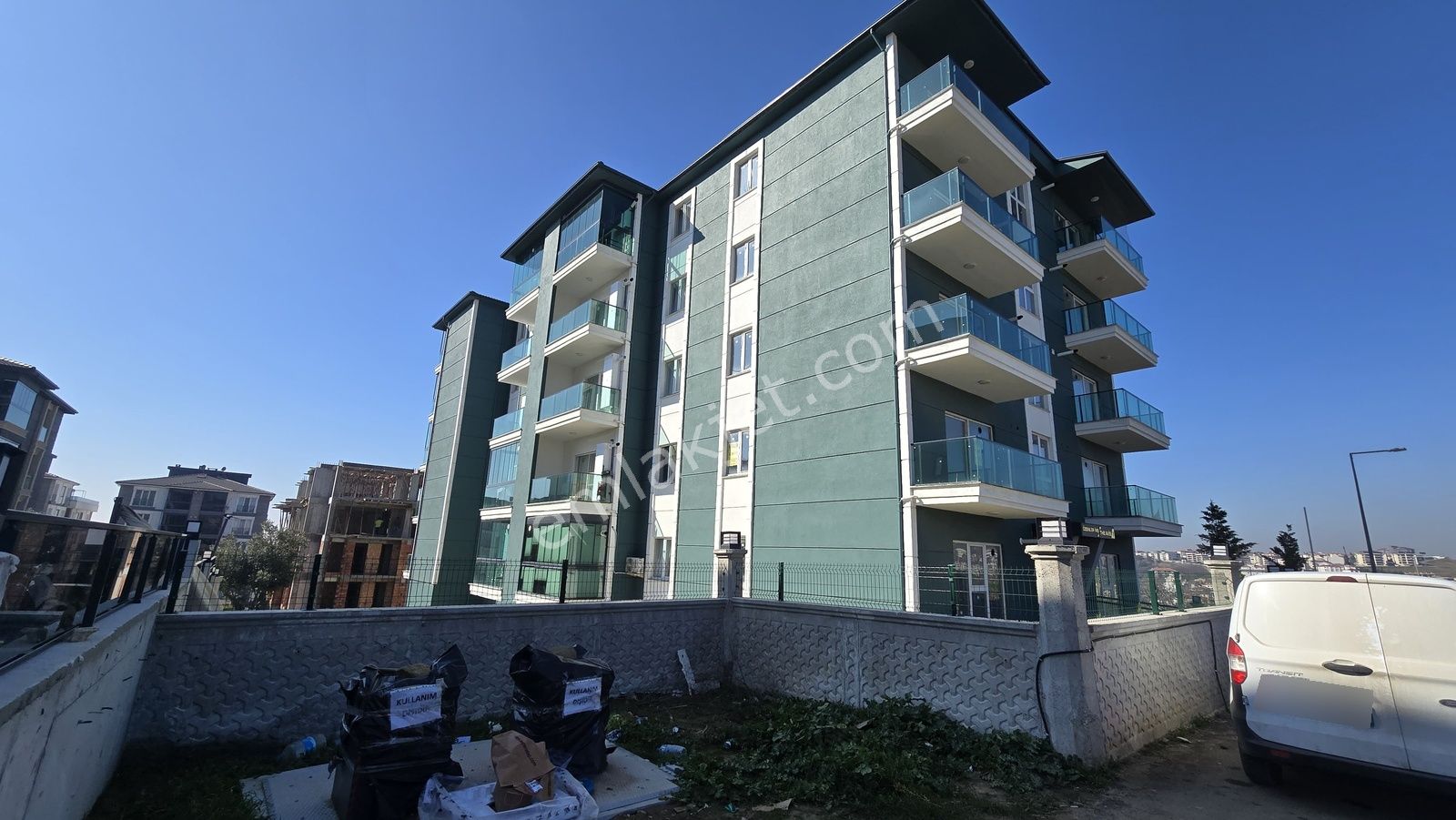 Atatürk Mah. Kapalı Otoparklı, Yerden Isıtmalı 1+1 Kiralık Daire