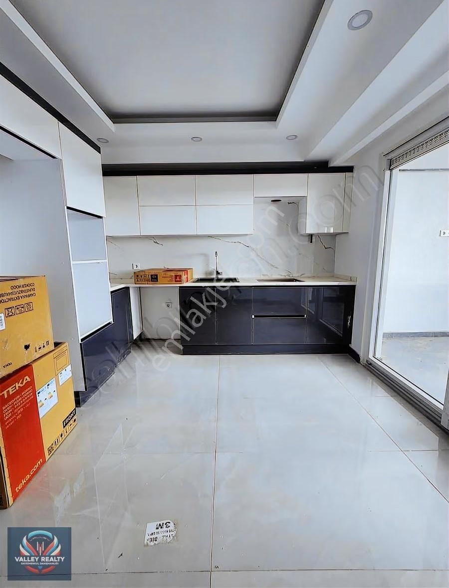 Valleyden Hürriyet Mah,havuz Cepheli Site İçinde 2+1 Lüks Daire - Görsel 21