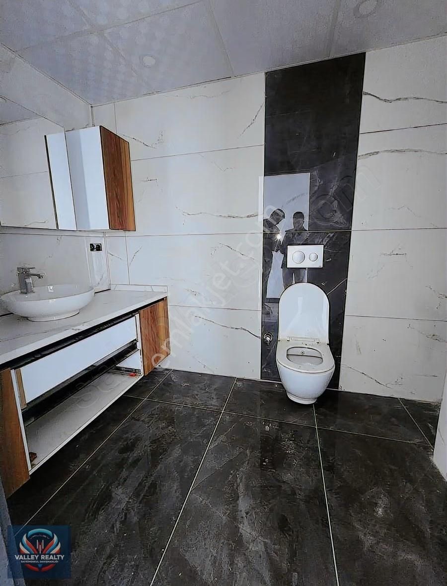 Valleyden Hürriyet Mah,havuz Cepheli Site İçinde 2+1 Lüks Daire - Görsel 13