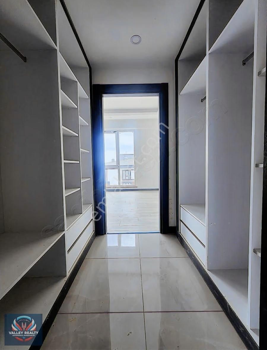 Valleyden Hürriyet Mah,havuz Cepheli Site İçinde 2+1 Lüks Daire - Görsel 19