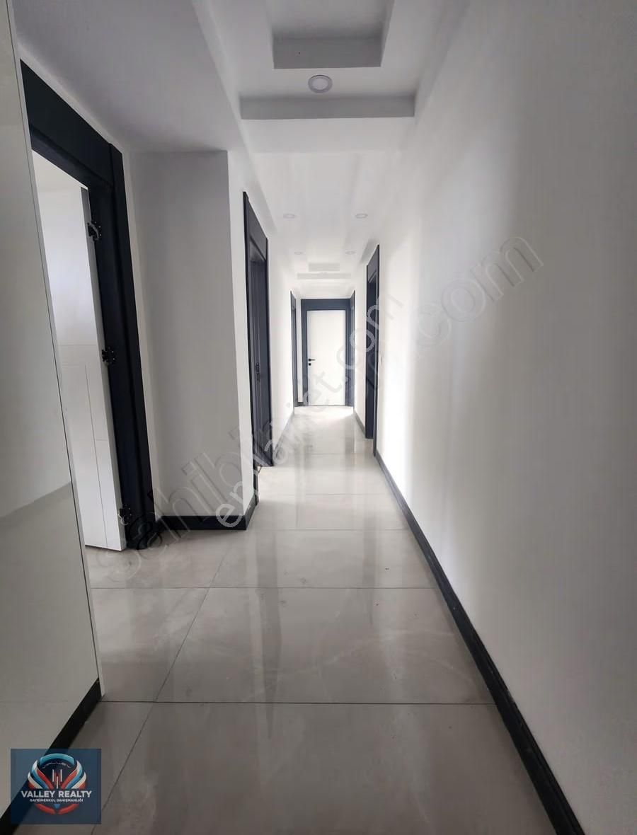 Valleyden Hürriyet Mah,havuz Cepheli Site İçinde 2+1 Lüks Daire - Görsel 17