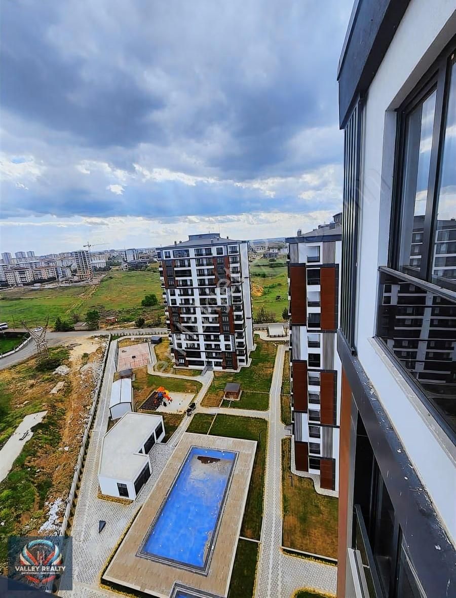 Valleyden Hürriyet Mah,havuz Cepheli Site İçinde 2+1 Lüks Daire - Görsel 15