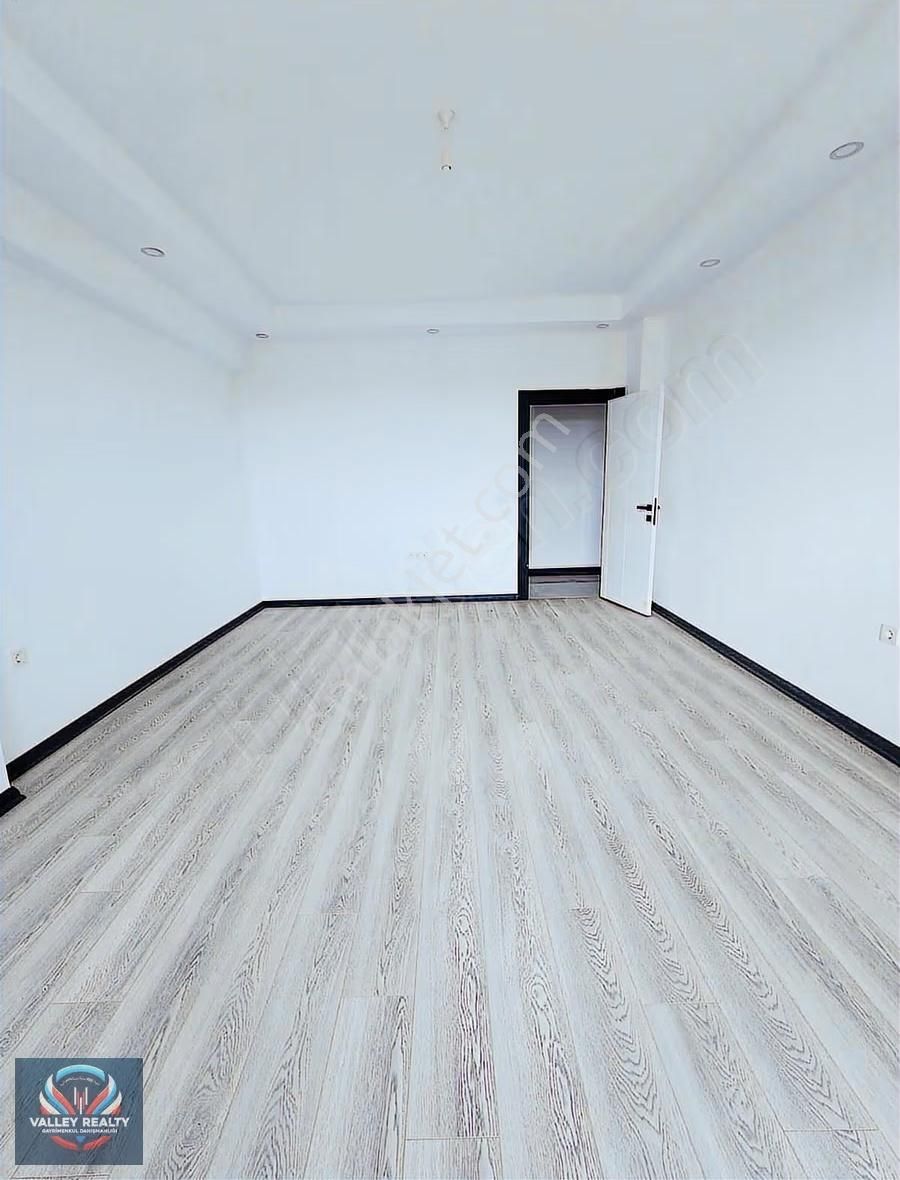 Valleyden Hürriyet Mah,havuz Cepheli Site İçinde 2+1 Lüks Daire - Görsel 18