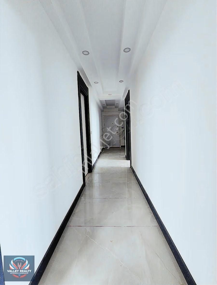Valleyden Hürriyet Mah,havuz Cepheli Site İçinde 2+1 Lüks Daire - Görsel 4