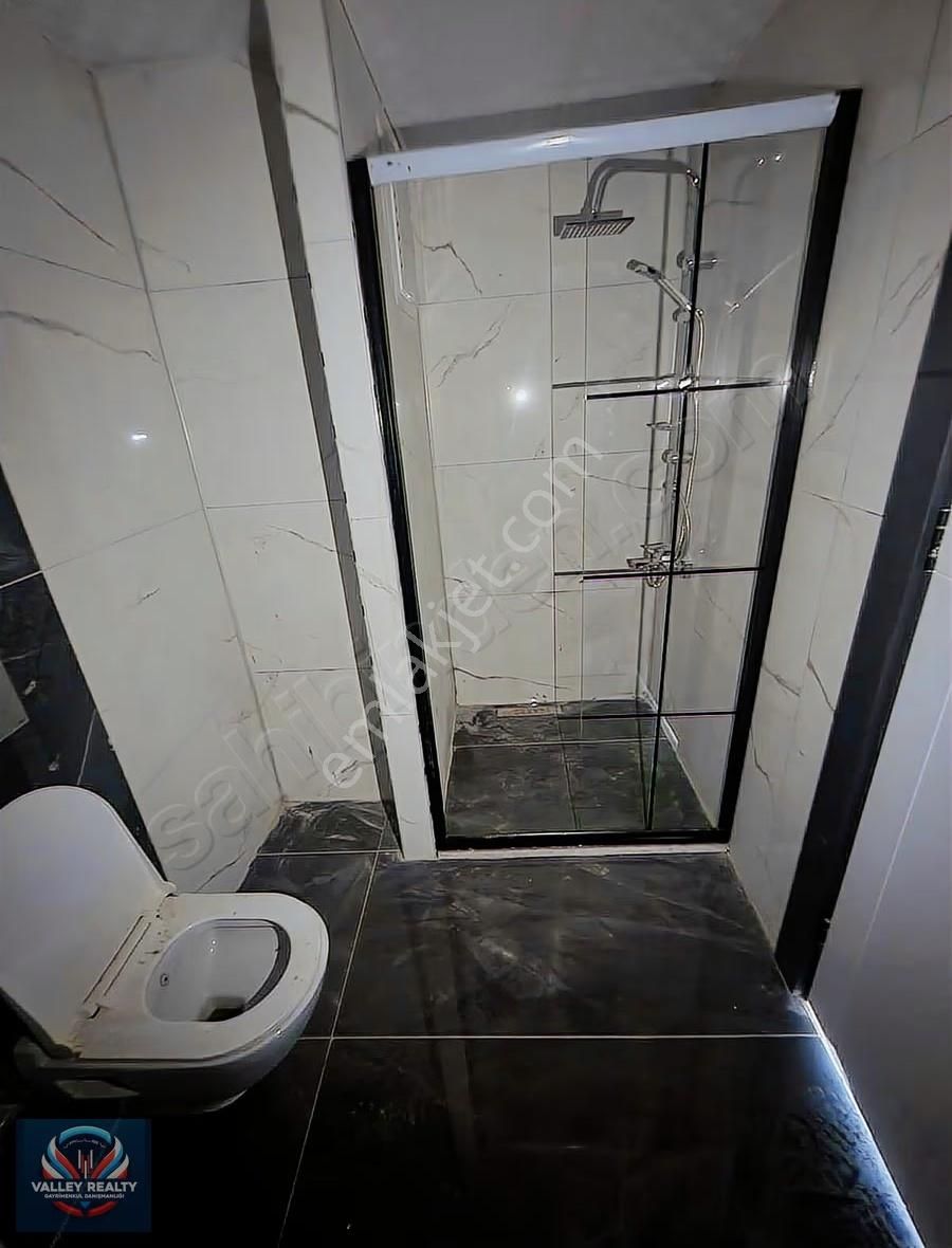 Valleyden Hürriyet Mah,havuz Cepheli Site İçinde 2+1 Lüks Daire - Görsel 23