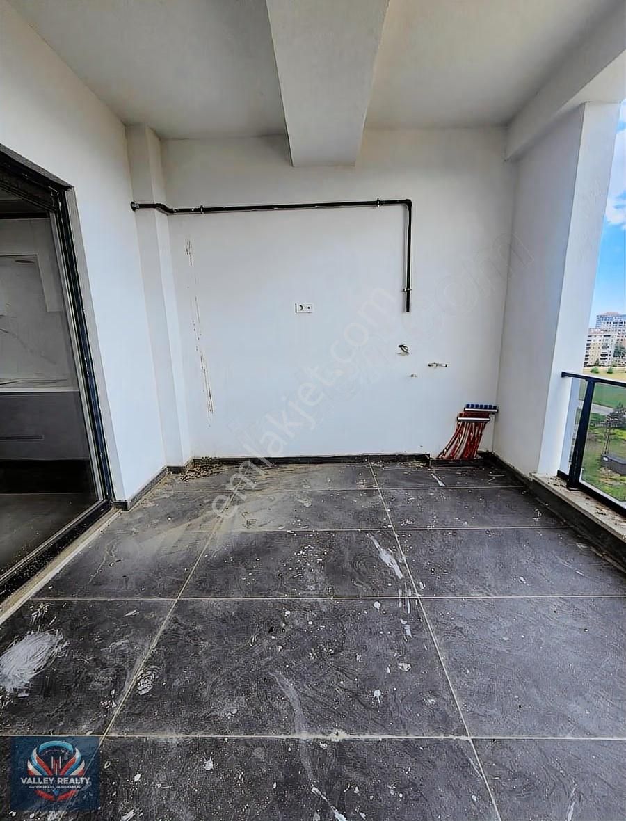 Valleyden Hürriyet Mah,havuz Cepheli Site İçinde 2+1 Lüks Daire - Görsel 3
