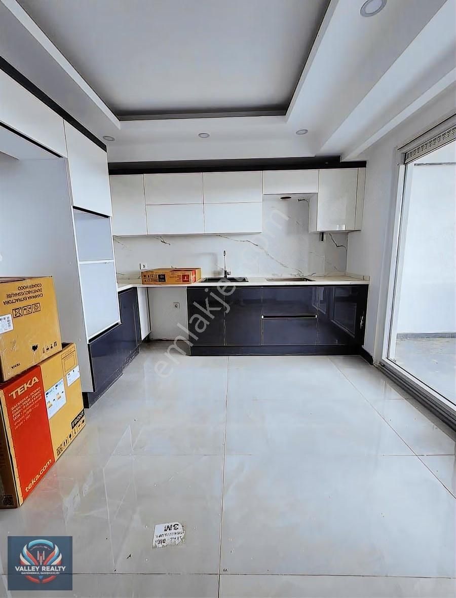 Valleyden Hürriyet Mah,havuz Cepheli Site İçinde 2+1 Lüks Daire - Görsel 12
